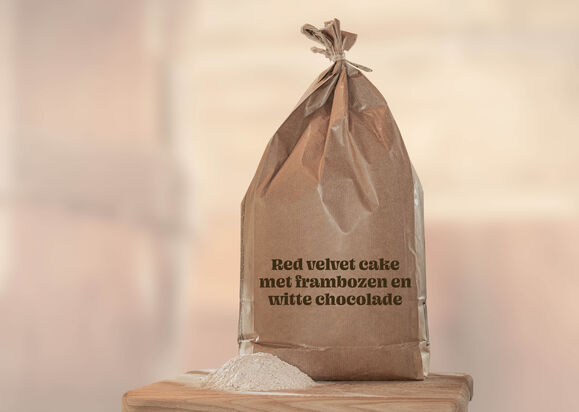 Red velvet cake met frambozen en witte chocolade kopen | Bakgezond.nl